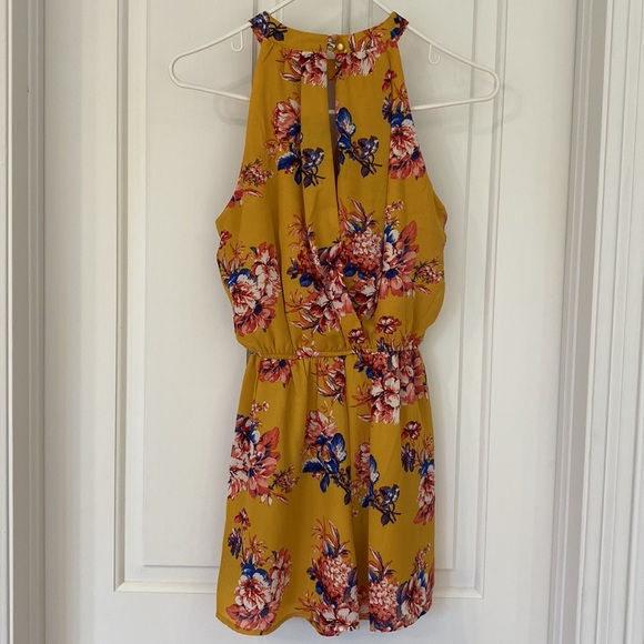 As U Wish Classy Yellow Floral Higher Neck Sleeveless Mini Romper Keyhole detail - Picture 3 of 9